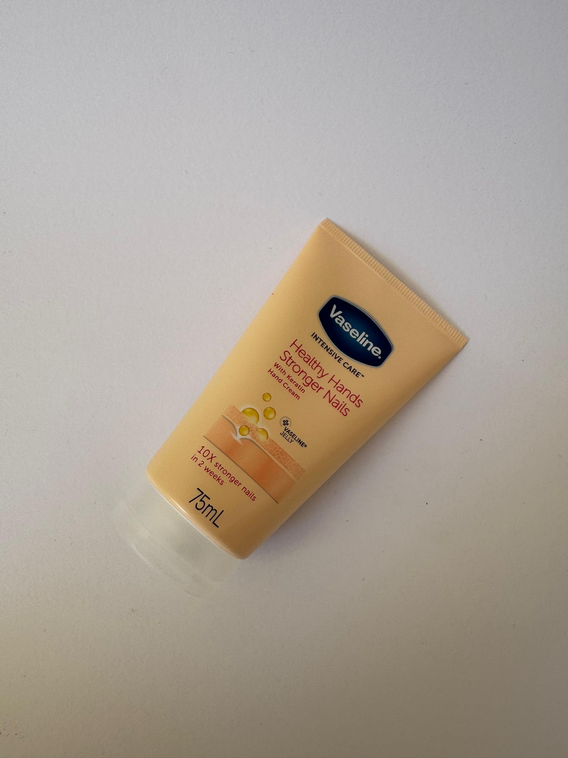 مینی کرم دست و ناخن وازلین vaseline مدل تیوپی