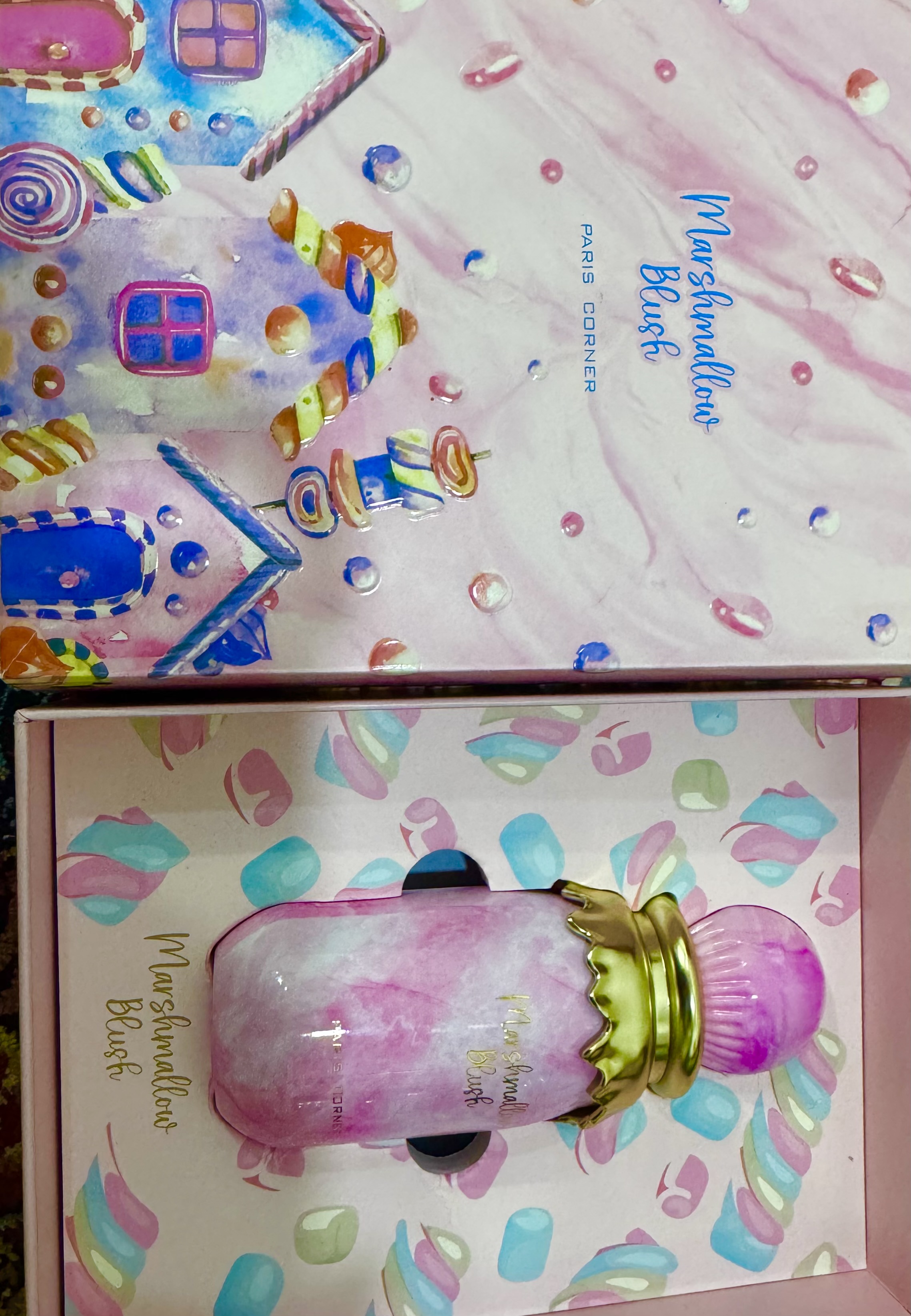 عطر (ادوپرفیوم) ادکلن معروف دخترانه مارشمالو بلاش۱۰۰ میلی لیتر با پکیجینگ جذاب مناسب هدیه برند(اماراتی) پاریس کرنر marshmallow blush
